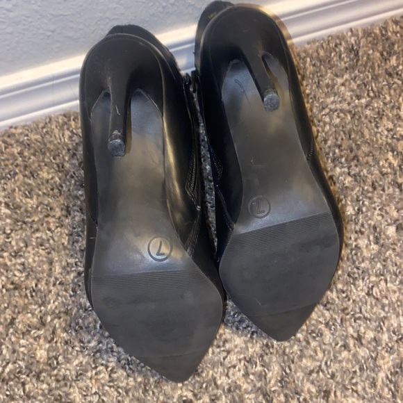 Super cute black booties - only worn once - Picture 2 of 4